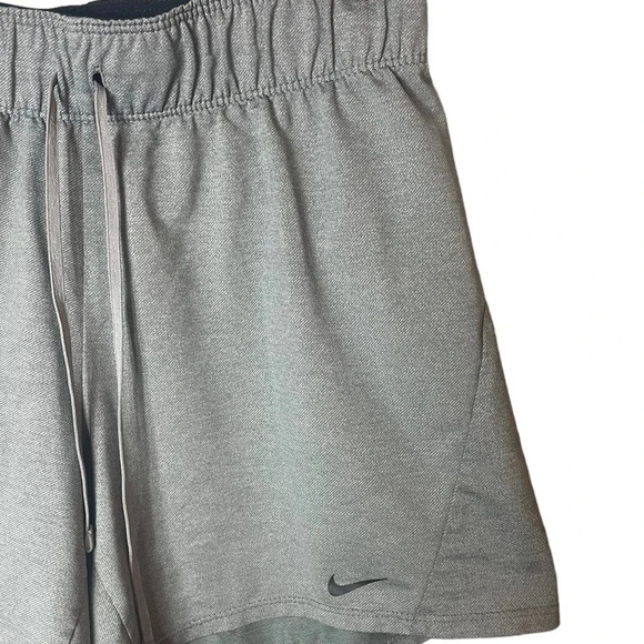 Nike Women’s Dri-Fit Attack Shorts Size XS / Style DB4502-073 in Gray - Picture 3 of 8